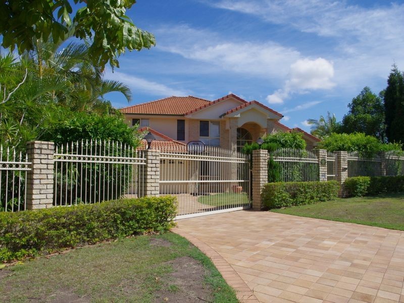 8 Sandwell Close, Wishart QLD 4122