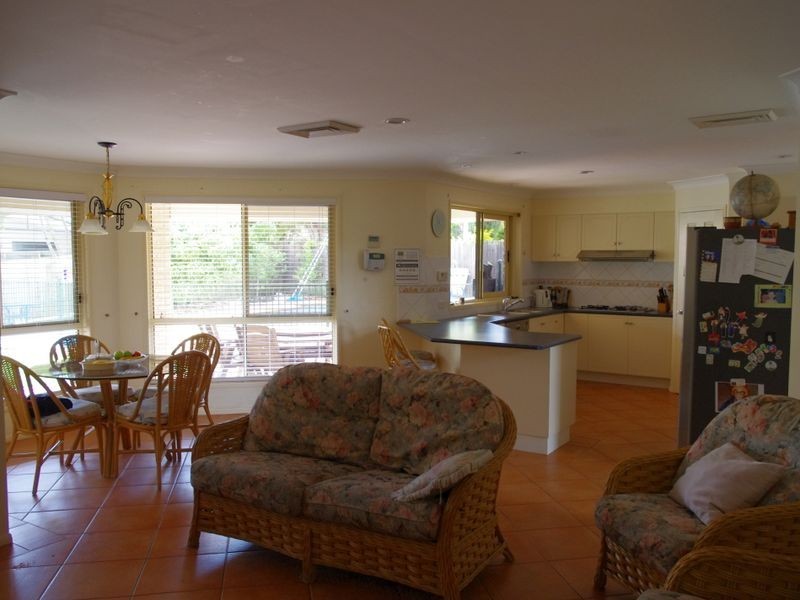 8 Sandwell Close, Wishart QLD 4122