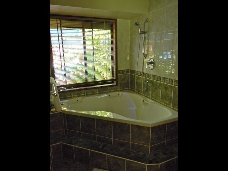 252 Mooroondu Rd, Thorneside QLD 4158