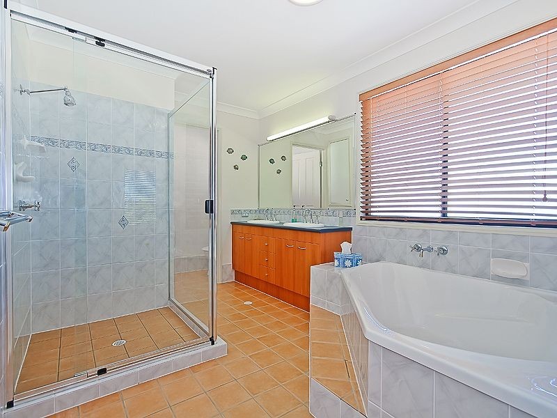 17 Trafalgar Vale Avenue, Wellington Point QLD 4160