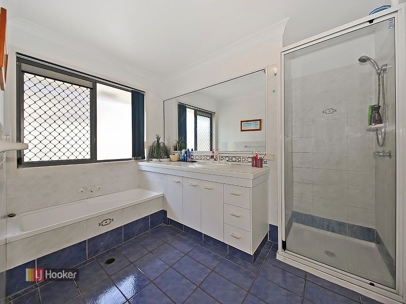 4 Galley Way, Birkdale QLD 4159