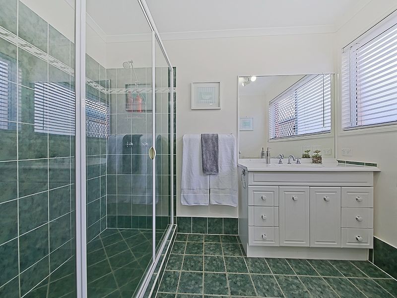22 Lanaglen Drive, Birkdale QLD 4159
