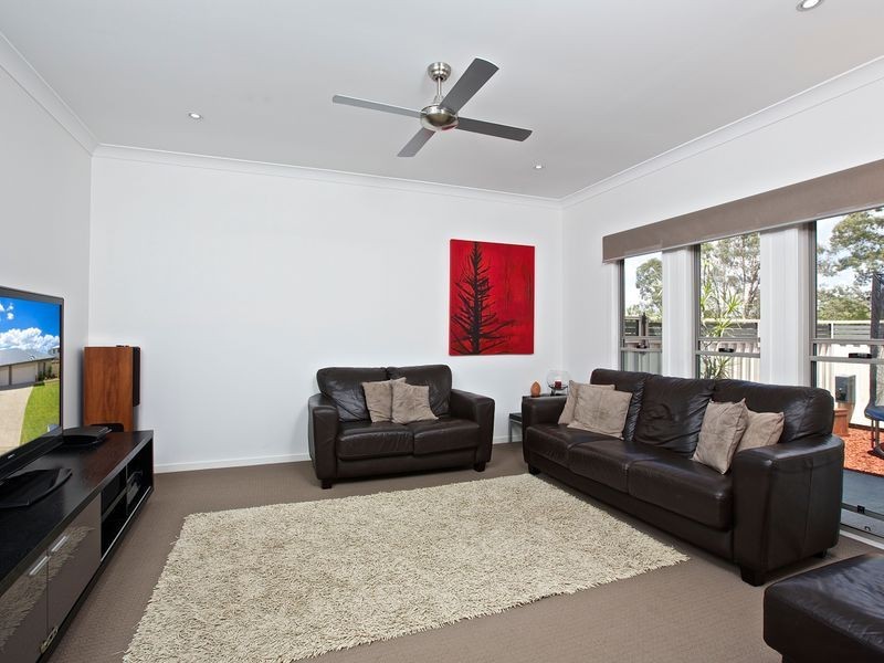 14 Magnetic Place, Redland Bay QLD 4165