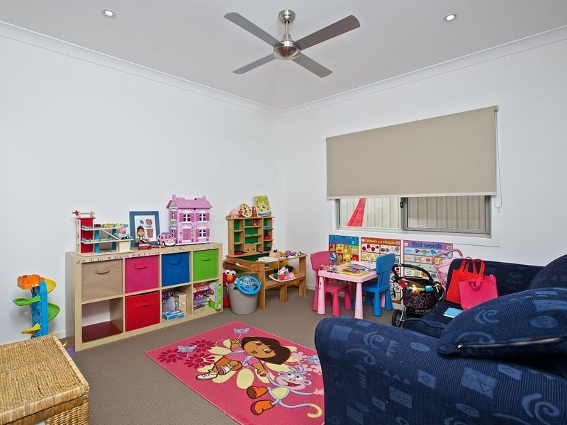 14 Magnetic Place, Redland Bay QLD 4165