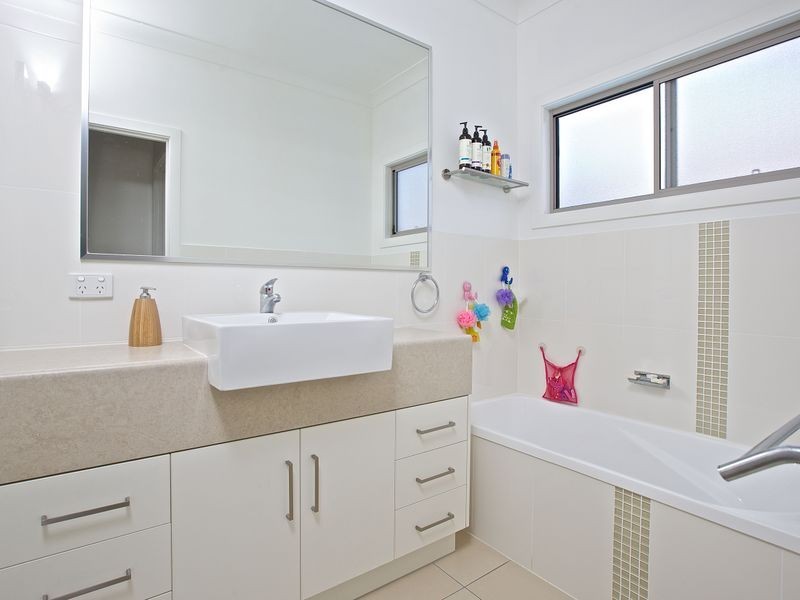 14 Magnetic Place, Redland Bay QLD 4165