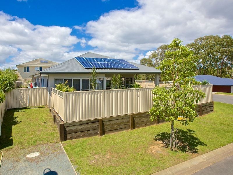 14 Magnetic Place, Redland Bay QLD 4165