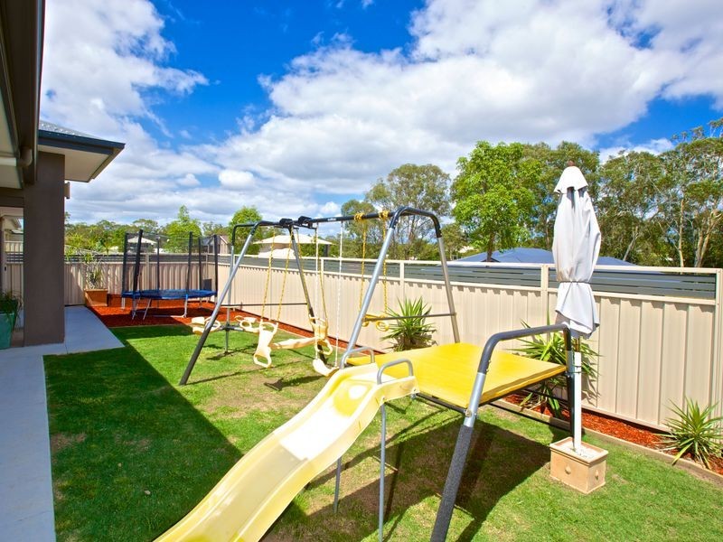 14 Magnetic Place, Redland Bay QLD 4165