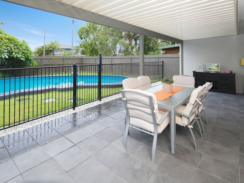 18 Ruth Street, Birkdale QLD 4159