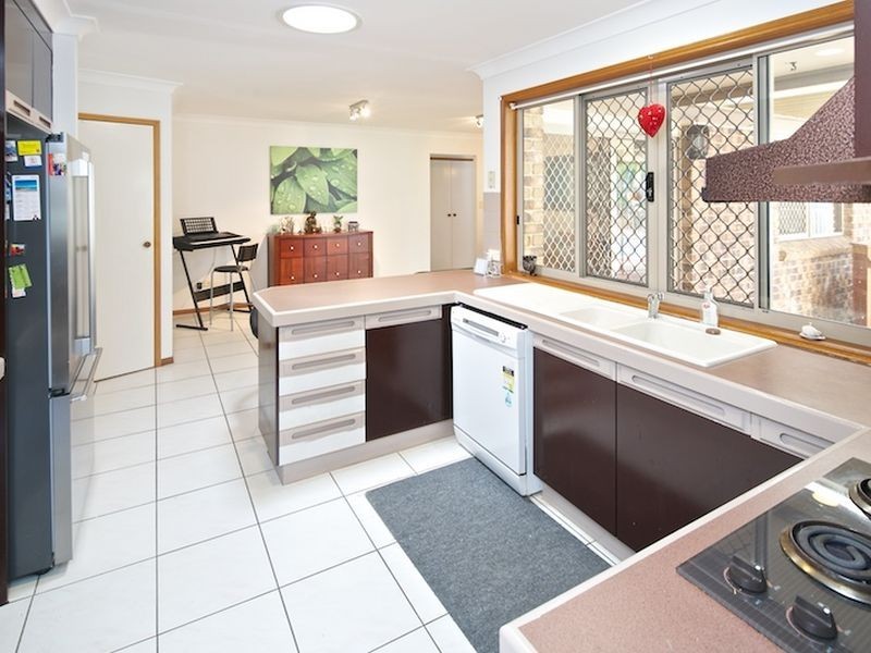 16 Drake Street, Wellington Point QLD 4160