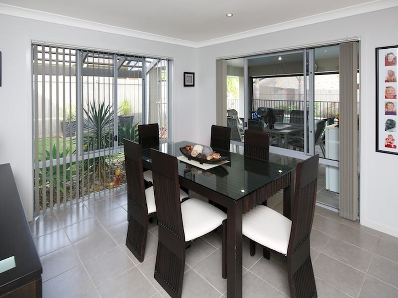 12 Elaine Place, Birkdale QLD 4159