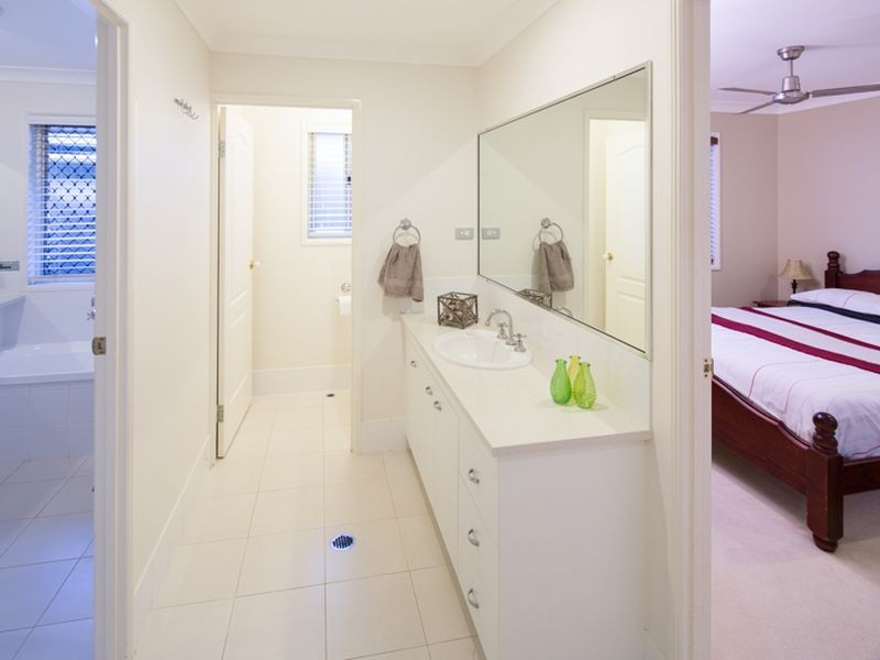 16 Sailfish Avenue, Birkdale QLD 4159