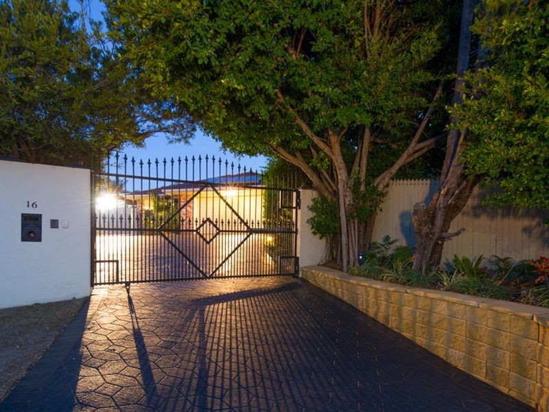 16 Sailfish Avenue, Birkdale QLD 4159