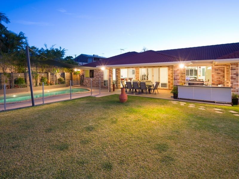 16 Sailfish Avenue, Birkdale QLD 4159