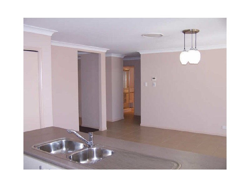 11 Rymera Cres, Gumdale QLD 4154