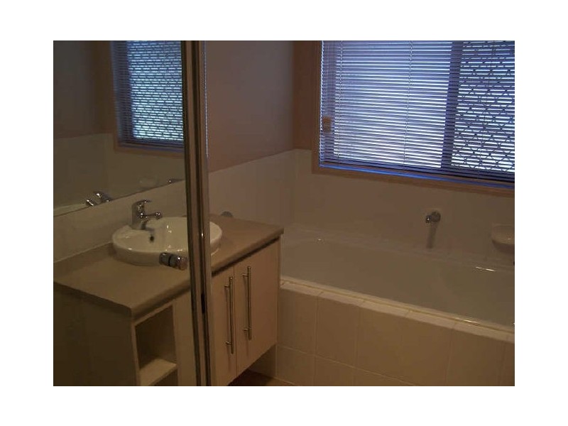 11 Rymera Cres, Gumdale QLD 4154