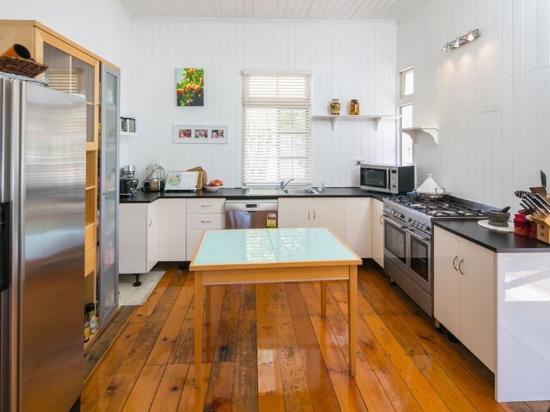 65 Waterview Avenue, Wynnum QLD 4178