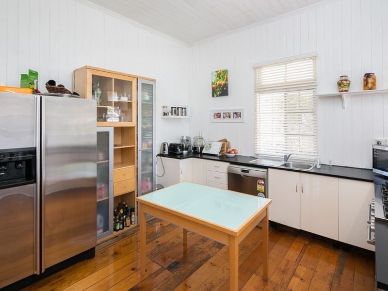 65 Waterview Avenue, Wynnum QLD 4178