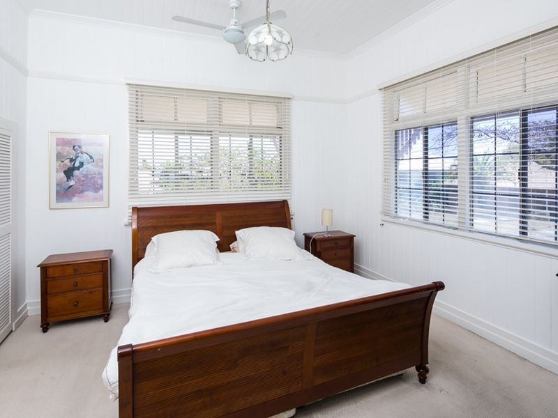 65 Waterview Avenue, Wynnum QLD 4178