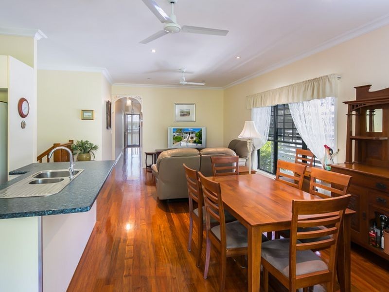 30 Barnham Street, Wynnum QLD 4178