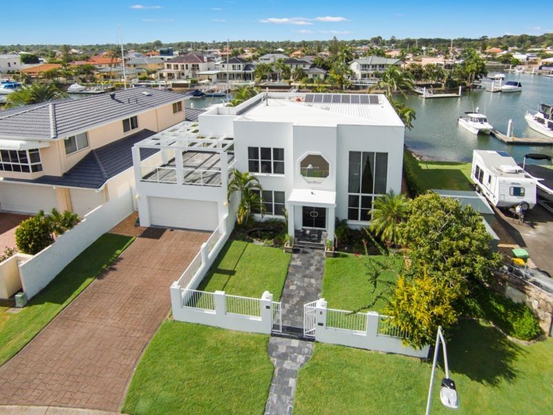 8 Mainsail Street, Birkdale QLD 4159