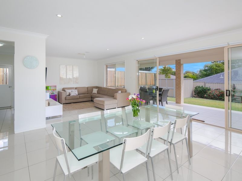 12 Amalia Street, Birkdale QLD 4159