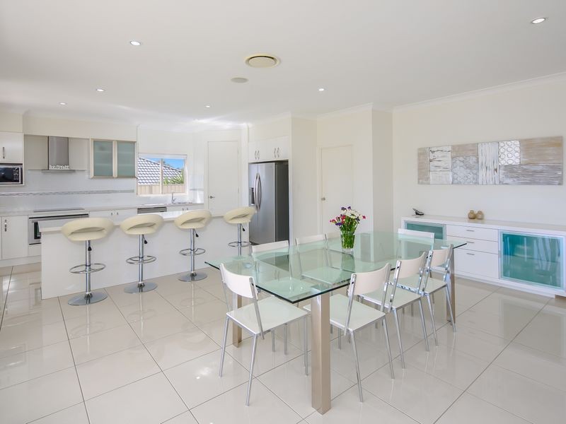 12 Amalia Street, Birkdale QLD 4159