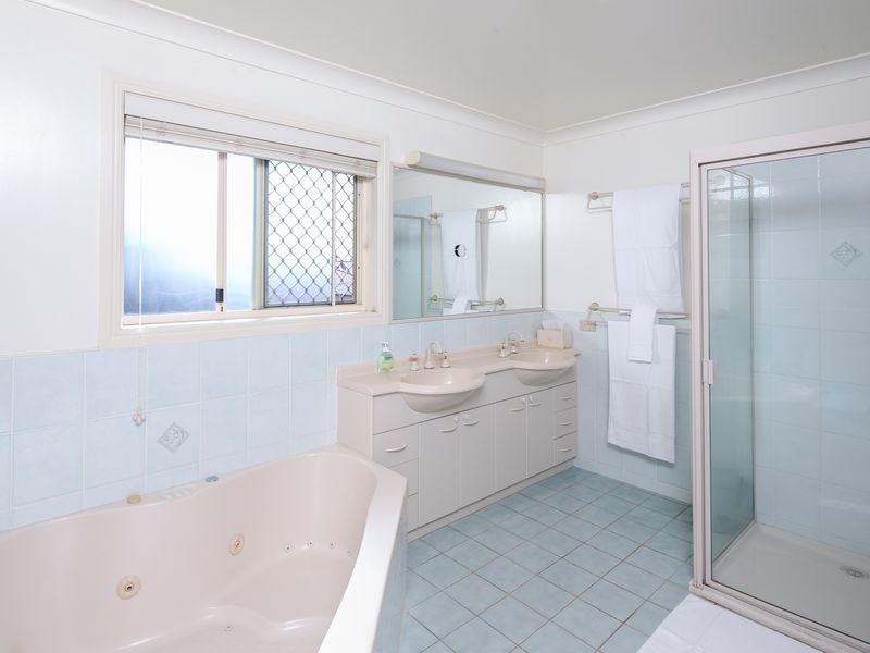 87 Creek Road, Birkdale QLD 4159