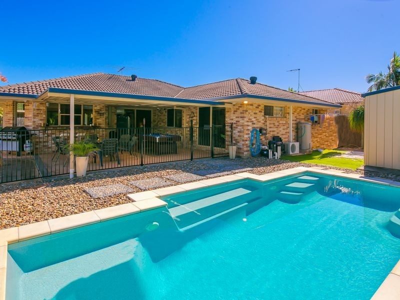 24 Farnham Street, Wellington Point QLD 4160