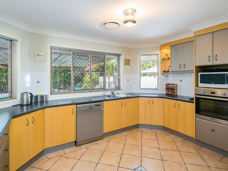 24 Farnham Street, Wellington Point QLD 4160