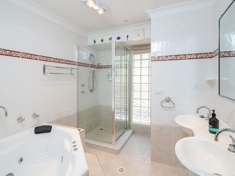 10 Keel Street, Birkdale QLD 4159