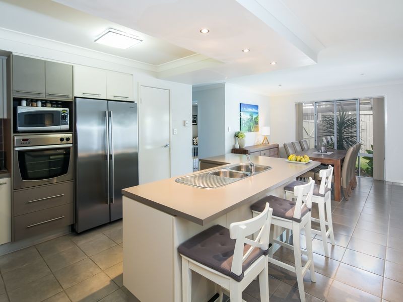 12 Elaine Place, Birkdale QLD 4159