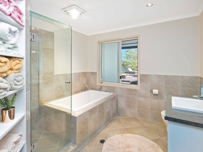 11 Catherine Street, Birkdale QLD 4159