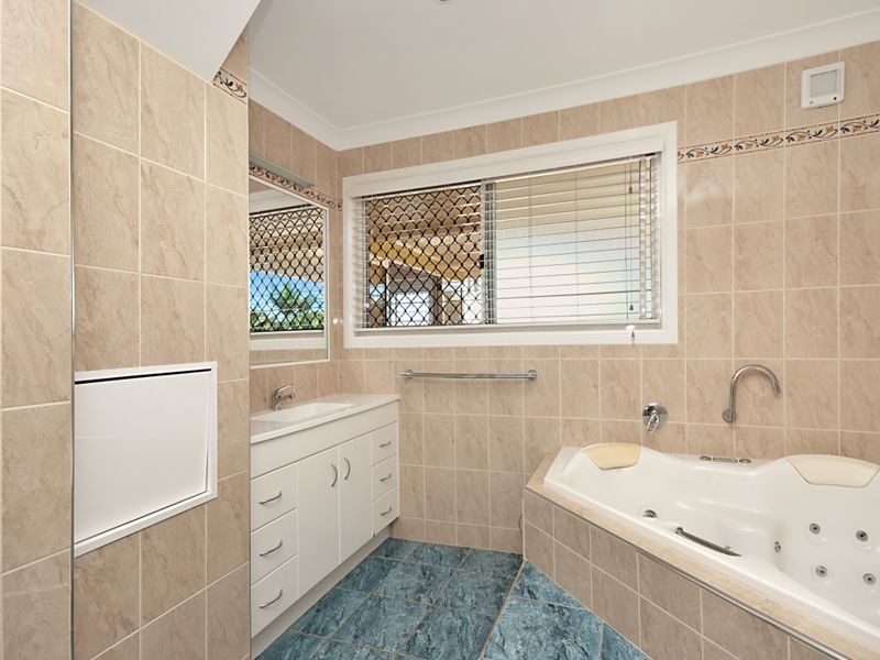 5 Price Avenue, Birkdale QLD 4159