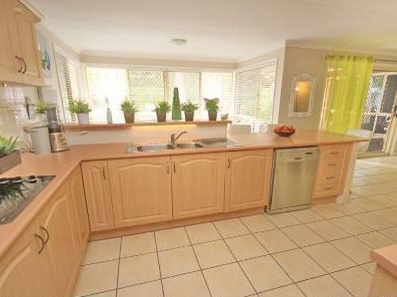 39 Carinyan Drive, Birkdale QLD 4159