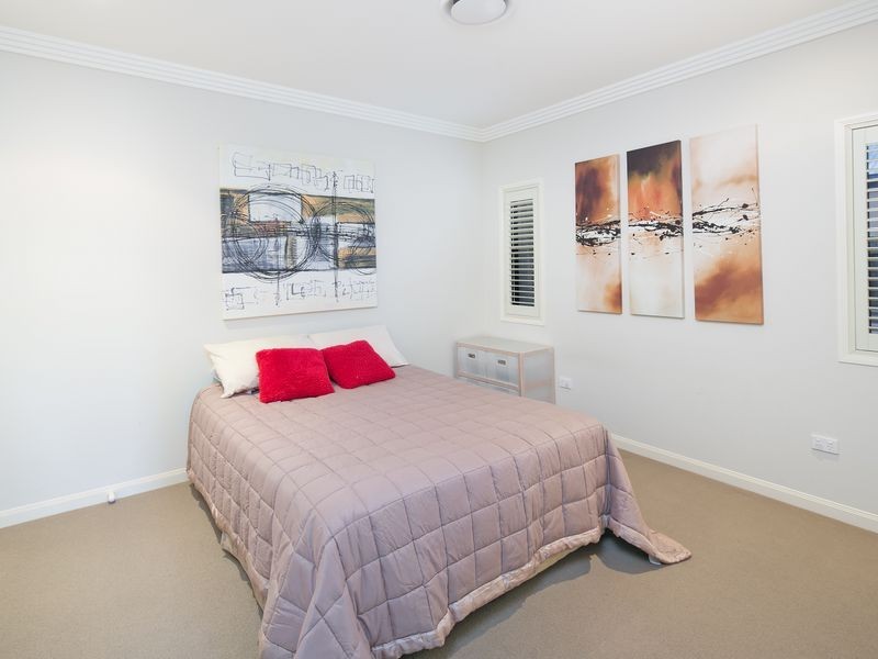 17 Mallan Terrace, Birkdale QLD 4159