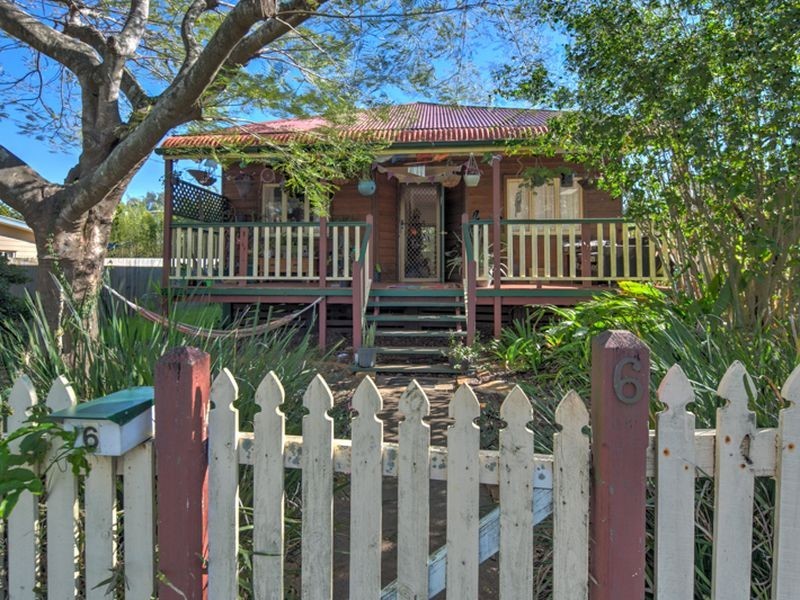 6 Charles Street, Birkdale QLD 4159