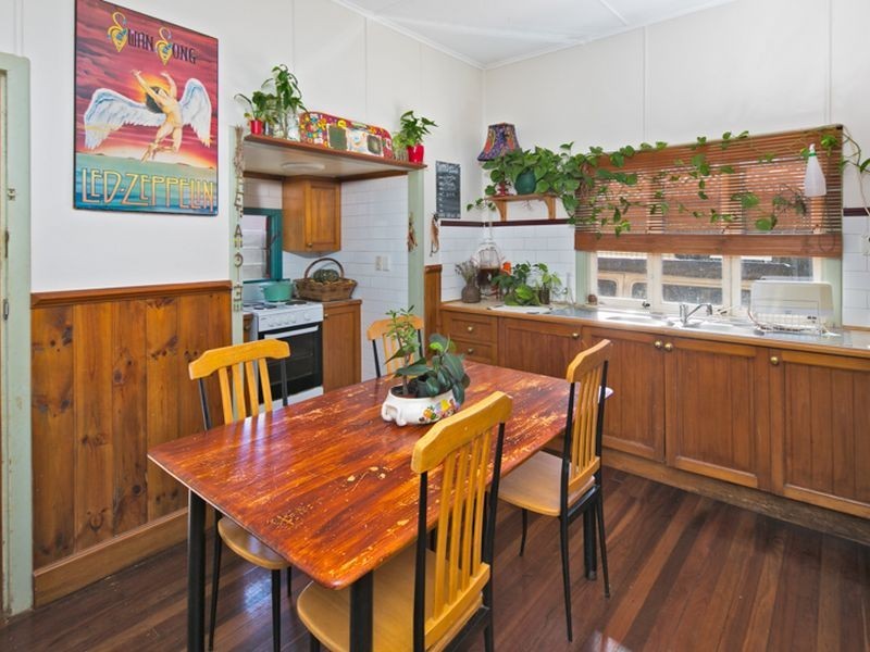 6 Charles Street, Birkdale QLD 4159