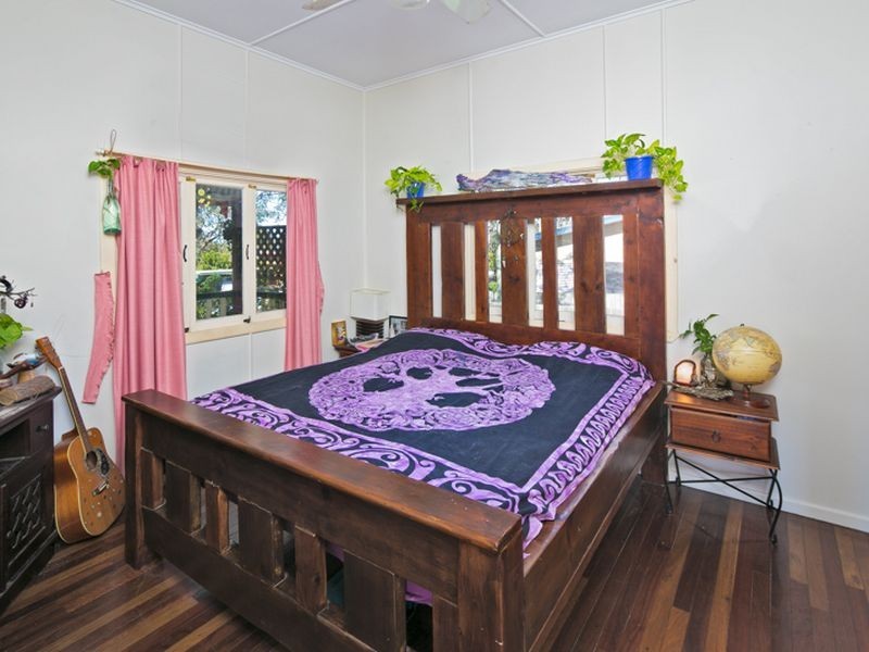 6 Charles Street, Birkdale QLD 4159