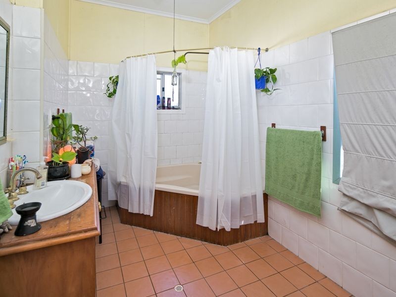 6 Charles Street, Birkdale QLD 4159