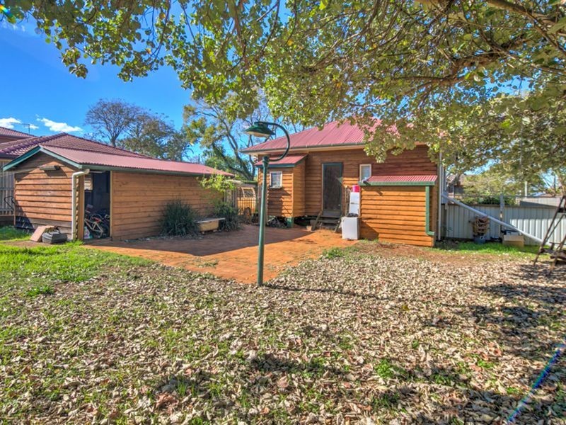 6 Charles Street, Birkdale QLD 4159