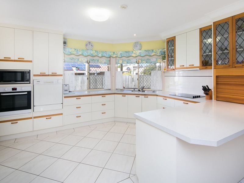 82 Mary Pleasant Dr, Birkdale QLD 4159