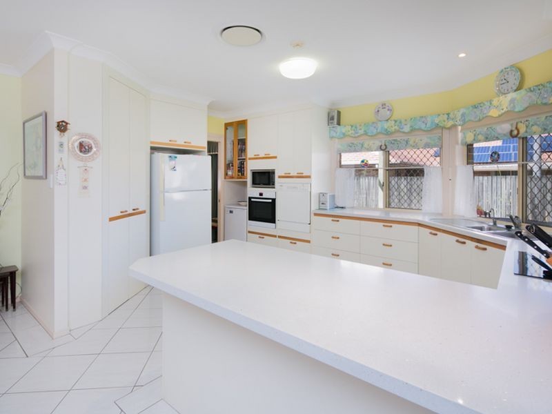 82 Mary Pleasant Dr, Birkdale QLD 4159