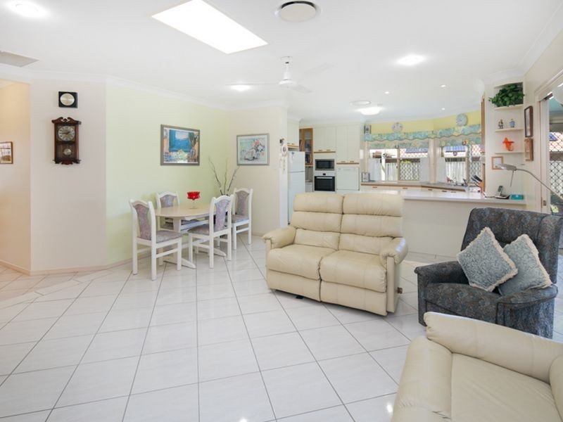 82 Mary Pleasant Dr, Birkdale QLD 4159