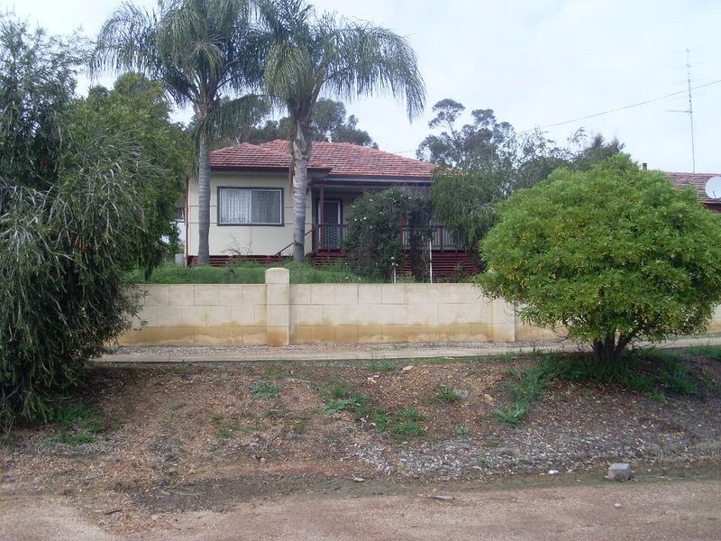 35 Lockyer Street, Clackline WA 6564