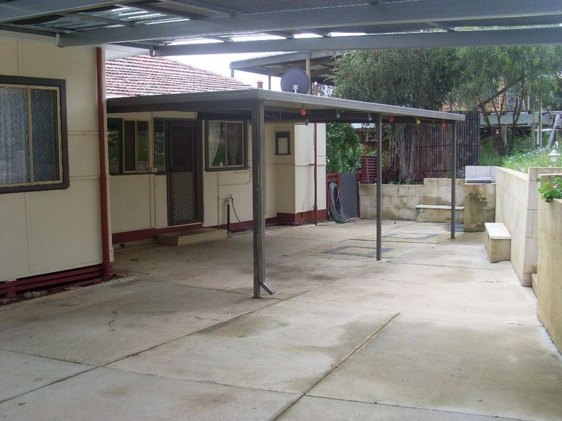 35 Lockyer Street, Clackline WA 6564