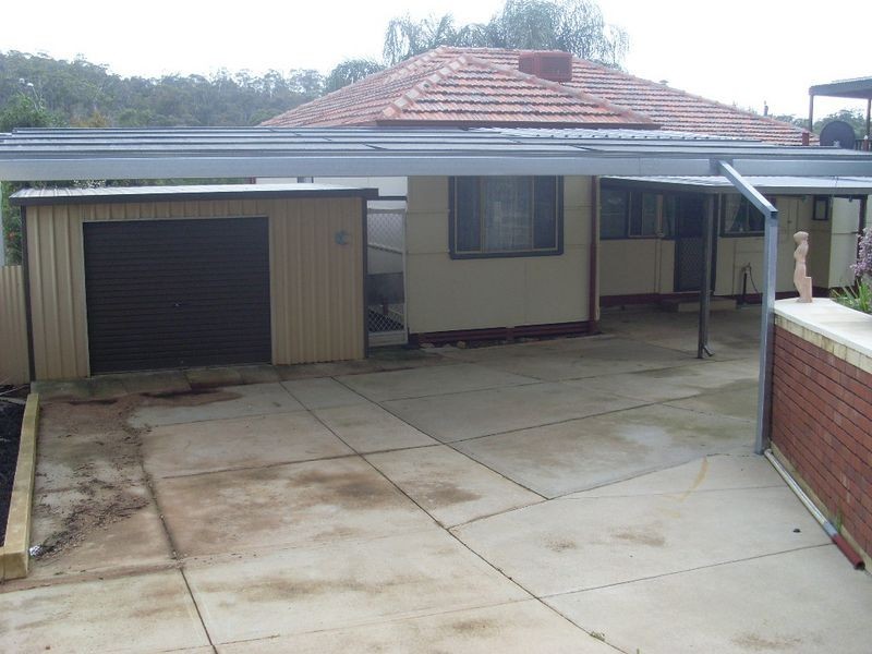 35 Lockyer Street, Clackline WA 6564