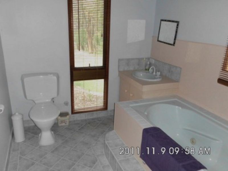 219 Tamma Rd, Bakers Hill WA 6562