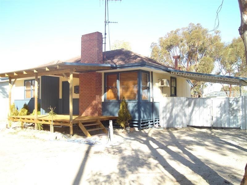 74 Connelly St, Kellerberrin WA 6410