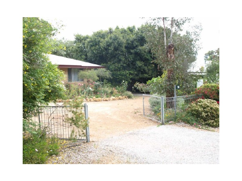 16 Berry Brow Road, Bakers Hill WA 6562