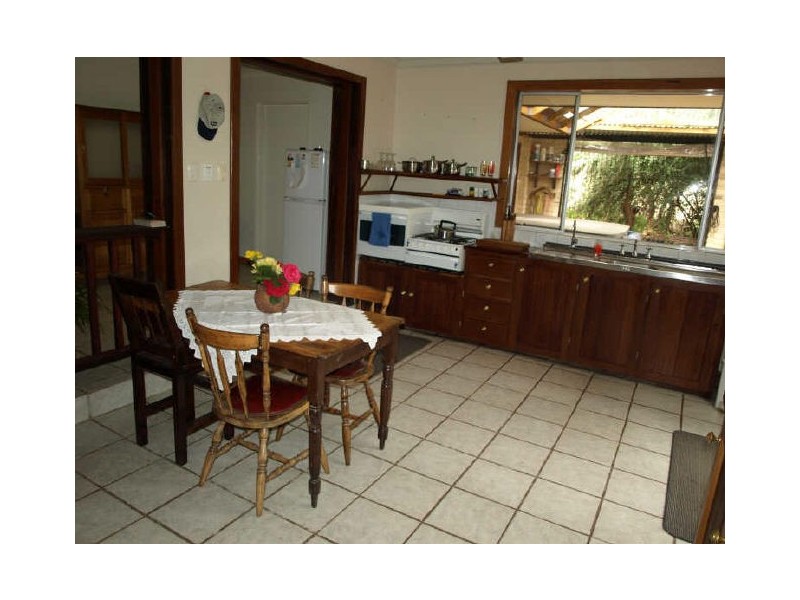 16 Berry Brow Road, Bakers Hill WA 6562